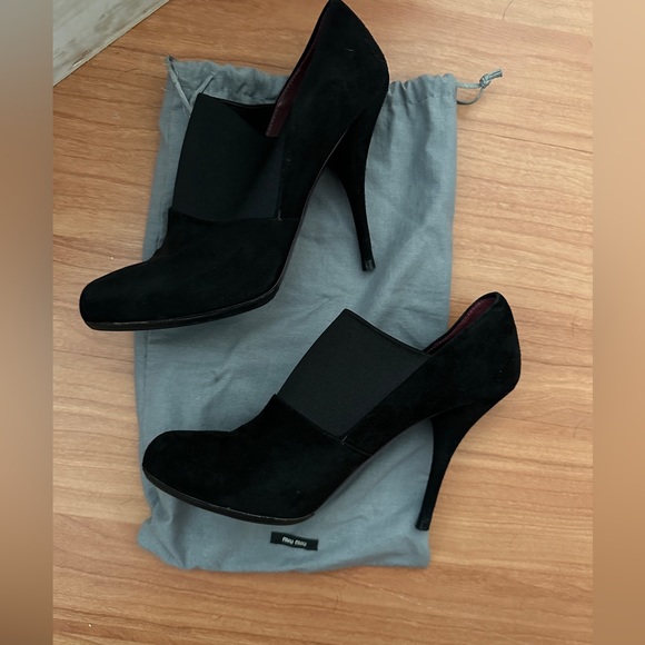 Miu Mui suede elastic booties - Picture 2 of 3